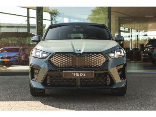 BMW iX2 eDrive20 M Sport / Sportstoelen / Achteruitrijcamera / M Adaptief onderstel / Adaptieve LED / Com... ActivLease financial lease
