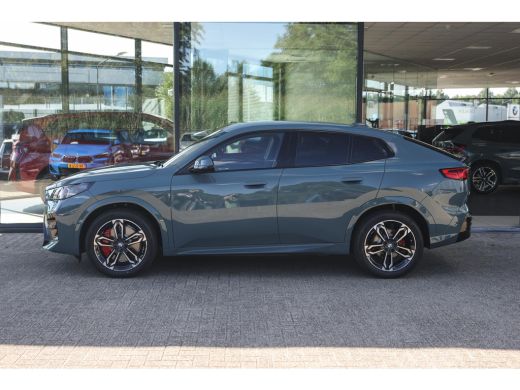 BMW iX2 eDrive20 M Sport / Sportstoelen / Achteruitrijcamera / M Adaptief onderstel / Adaptieve LED / Com... ActivLease financial lease