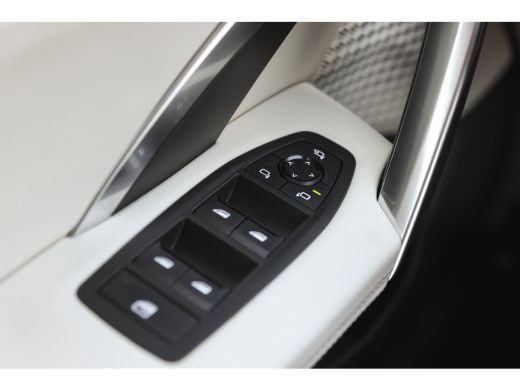 BMW iX2 eDrive20 M Sport / Sportstoelen / Trekhaak / Achteruitrijcamera / M Adaptief onderstel / Adaptiev... ActivLease financial lease