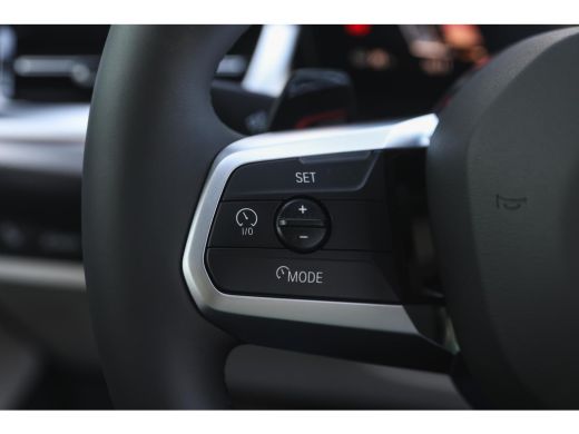 BMW iX2 eDrive20 M Sport / Sportstoelen / Trekhaak / Achteruitrijcamera / M Adaptief onderstel / Adaptiev... ActivLease financial lease