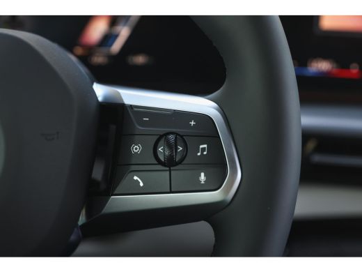 BMW iX2 eDrive20 M Sport / Sportstoelen / Trekhaak / Achteruitrijcamera / M Adaptief onderstel / Adaptiev... ActivLease financial lease
