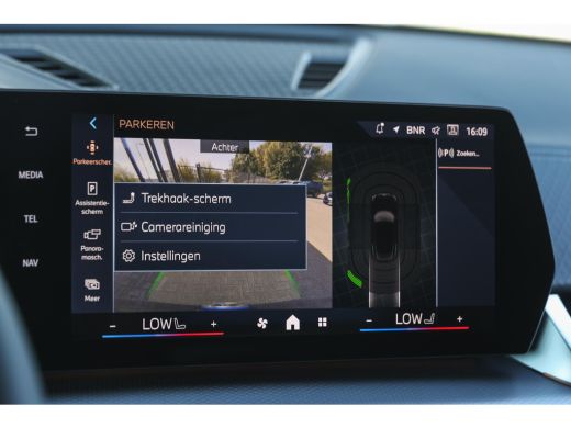 BMW iX2 eDrive20 M Sport / Sportstoelen / Trekhaak / Achteruitrijcamera / M Adaptief onderstel / Adaptiev... ActivLease financial lease