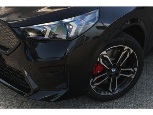 BMW iX2 eDrive20 M Sport / Sportstoelen / Trekhaak / Achteruitrijcamera / M Adaptief onderstel / Adaptiev... ActivLease financial lease