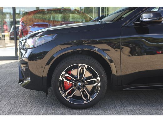 BMW iX2 eDrive20 M Sport / Sportstoelen / Trekhaak / Achteruitrijcamera / M Adaptief onderstel / Adaptiev... ActivLease financial lease