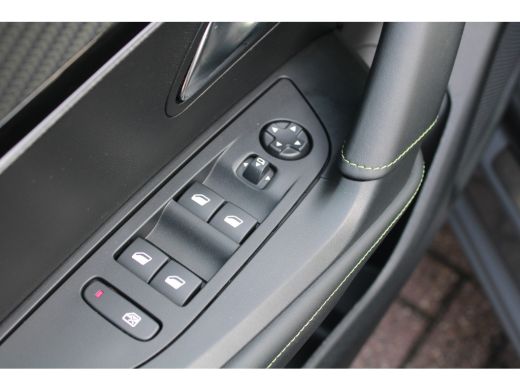 Peugeot 2008 1.2 Hybrid 136 GT | Automaat | Navigatie | Camera | Adaptieve cruise control | Mild Hybrid | BTW | ActivLease financial lease