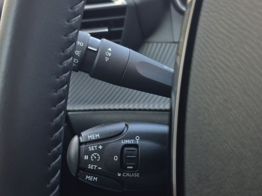 Peugeot 2008 1.2 PureTech Allure | Airco (automatisch) | Cruise control | Extra getint glas ActivLease financial lease