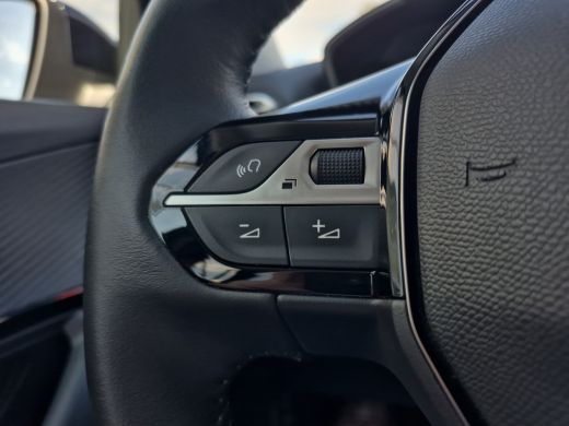 Peugeot 2008 1.2 PureTech Allure | Airco (automatisch) | Cruise control | Extra getint glas ActivLease financial lease