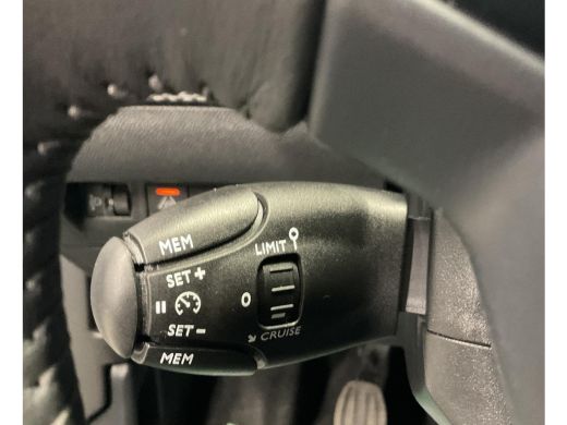 Peugeot 2008 1.2 PureTech Allure Pack Camera | Stoelverwarming | Digitaal Dashboard | Carplay | Clima | Cruise... ActivLease financial lease