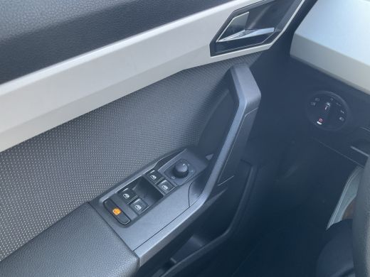 Seat Arona 1.0 TSI Automaat Xcellence Carplay Trekhaak Stoelverw. Business Intense ActivLease financial lease