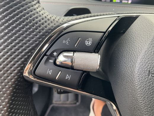 Skoda Enyaq iV 80 First Edition Stoelverw v+A Trekhaak Warmtepomp Vol opties ActivLease financial lease