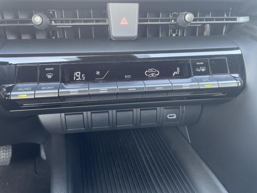 Toyota C-HR 1.8 Hybrid 140 Active **TREKHAAK/ NAVIGATIE/ ADAPTIVE CRUISE CONTROL/ 36 MAANDEN GARANTIE** ActivLease financial lease