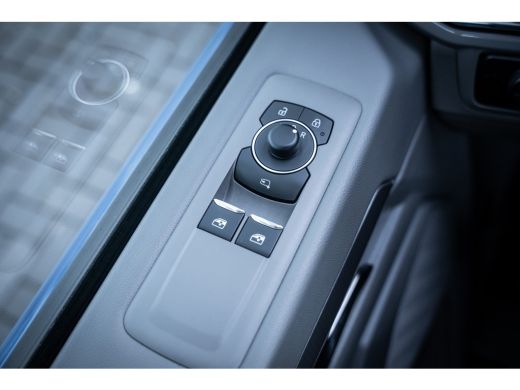 Volkswagen Transporter 2.0 TDI 17Dubbele Cabine TREKHAAK - BLACK PACK - BETIMMERING ActivLease financial lease