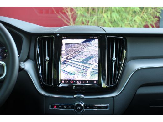 Volvo  XC60 2.0 T6 Plug-in hybrid AWD Essential Edition Bright | Panoramadak | Camera | Stuur/stoelverwarming... ActivLease financial lease