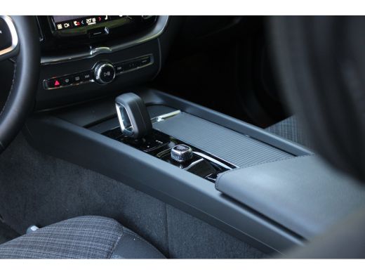 Volvo  XC60 2.0 T6 Plug-in hybrid AWD Essential Edition Bright | Panoramadak | Camera | Stuur/stoelverwarming... ActivLease financial lease