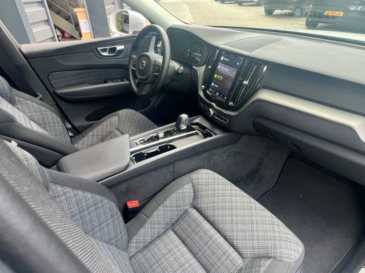 Volvo  XC60 2.0 T6 Plug-in hybrid AWD Essential Edition Bright | Panoramadak | Camera | Stuur/stoelverwarming... ActivLease financial lease