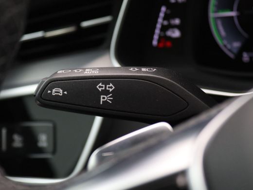 Audi A6 Avant 55 TFSI e quattro S edition Competition Panoramadak, 360 gr. camera, elek. stoelen, head-up... ActivLease financial lease