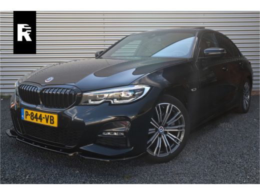 BMW 3 Serie 320e M-Sport Glazen dak / HiFi / 50 Jahre / Camera / M Performance