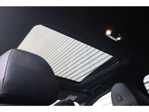 BMW 3 Serie 320e M-Sport Glazen dak / HiFi / 50 Jahre / Camera / M Performance ActivLease financial lease