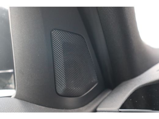 BMW 3 Serie 320e M-Sport Glazen dak / HiFi / 50 Jahre / Camera / M Performance ActivLease financial lease
