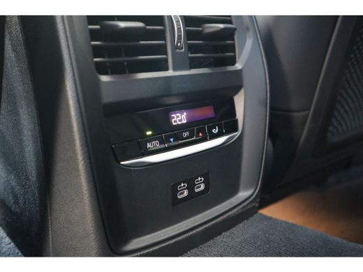 BMW 3 Serie 320e M-Sport Glazen dak / HiFi / 50 Jahre / Camera / M Performance ActivLease financial lease
