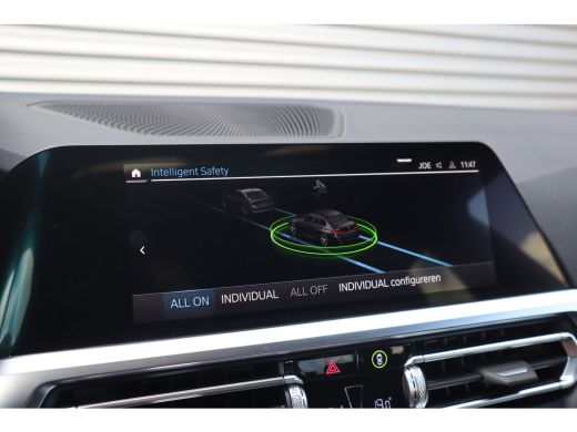 BMW 3 Serie 320e M-Sport Glazen dak / HiFi / 50 Jahre / Camera / M Performance ActivLease financial lease
