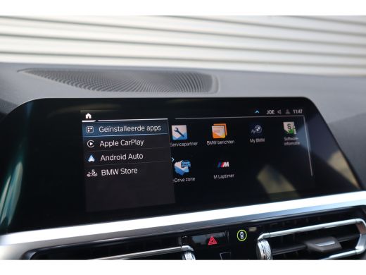BMW 3 Serie 320e M-Sport Glazen dak / HiFi / 50 Jahre / Camera / M Performance ActivLease financial lease