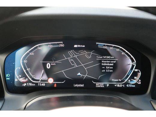 BMW 3 Serie 320e M-Sport Glazen dak / HiFi / 50 Jahre / Camera / M Performance ActivLease financial lease