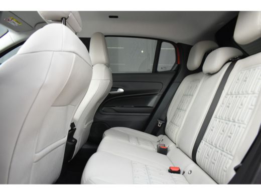 Fiat 600 La Prima 54 kWh | Vol-Leder | Elektr. Achterklep | Navigatie | Stoelverwarming | Draadloos Apple ... ActivLease financial lease