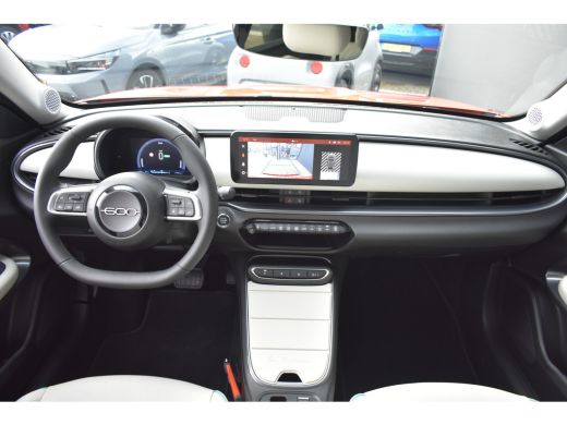 Fiat 600 La Prima 54 kWh | Vol-Leder | Elektr. Achterklep | Navigatie | Stoelverwarming | Draadloos Apple ... ActivLease financial lease