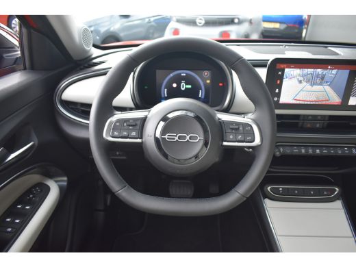 Fiat 600 La Prima 54 kWh | Vol-Leder | Elektr. Achterklep | Navigatie | Stoelverwarming | Draadloos Apple ... ActivLease financial lease