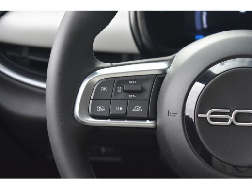 Fiat 600 La Prima 54 kWh | Vol-Leder | Elektr. Achterklep | Navigatie | Stoelverwarming | Draadloos Apple ... ActivLease financial lease