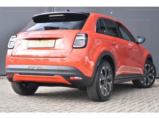 Fiat 600 La Prima 54 kWh | Vol-Leder | Elektr. Achterklep | Navigatie | Stoelverwarming | Draadloos Apple ... ActivLease financial lease