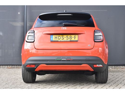 Fiat 600 La Prima 54 kWh | Vol-Leder | Elektr. Achterklep | Navigatie | Stoelverwarming | Draadloos Apple ... ActivLease financial lease