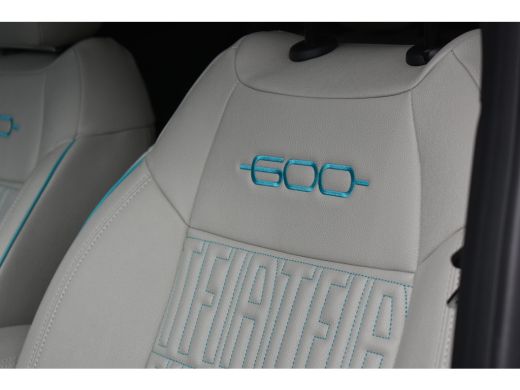 Fiat 600 La Prima 54 kWh | Vol-Leder | Elektr. Achterklep | Navigatie | Stoelverwarming | Draadloos Apple ... ActivLease financial lease