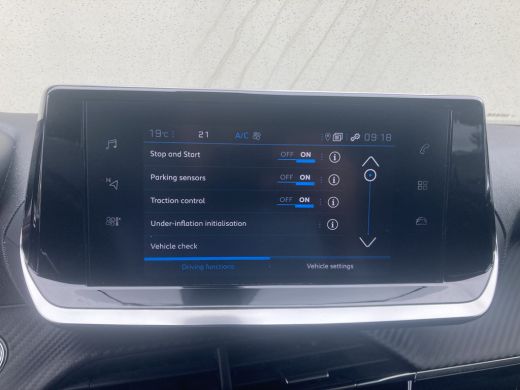 Peugeot 2008 1.2 PureTech Allure Pack | Airco | Camera | Cruise | Navi | Pdc achter | Automaat ! | ActivLease financial lease