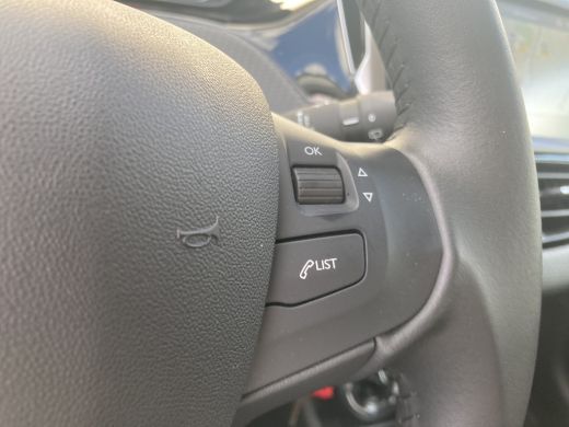 Peugeot 2008 1.2 PureTech Signature | Airco | Cruise | Navi | Pdc achter | ActivLease financial lease
