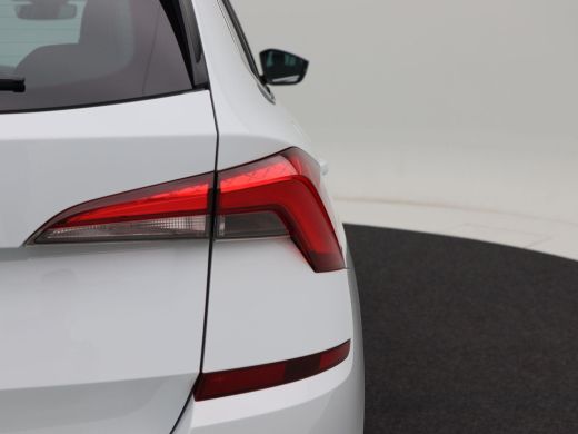 Skoda Kamiq 1.0 TSi 110 Pk Automaat Ambition | LED | Camera | Carplay | Parkeersensoren | Climate | Stoel Ver... ActivLease financial lease