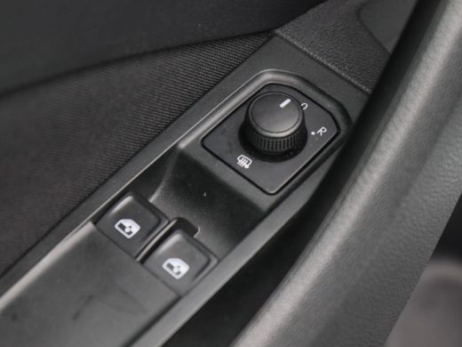 Skoda Kamiq 1.0 TSi 110 Pk Automaat Ambition | LED | Camera | Carplay | Parkeersensoren | Climate | Stoel Ver... ActivLease financial lease