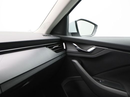 Skoda Kamiq 1.0 TSi 110 Pk Automaat Ambition | LED | Camera | Carplay | Parkeersensoren | Climate | Stoel Ver... ActivLease financial lease
