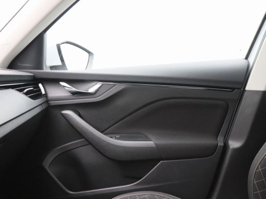 Skoda Kamiq 1.0 TSi 110 Pk Automaat Ambition | LED | Camera | Carplay | Parkeersensoren | Climate | Stoel Ver... ActivLease financial lease