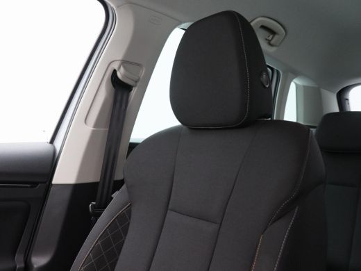 Skoda Kamiq 1.0 TSi 110 Pk Automaat Ambition | LED | Camera | Carplay | Parkeersensoren | Climate | Stoel Ver... ActivLease financial lease