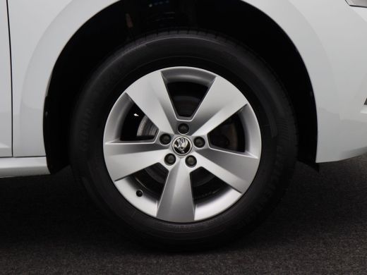 Skoda Kamiq 1.0 TSi 110 Pk Automaat Ambition | LED | Camera | Carplay | Parkeersensoren | Climate | Stoel Ver... ActivLease financial lease