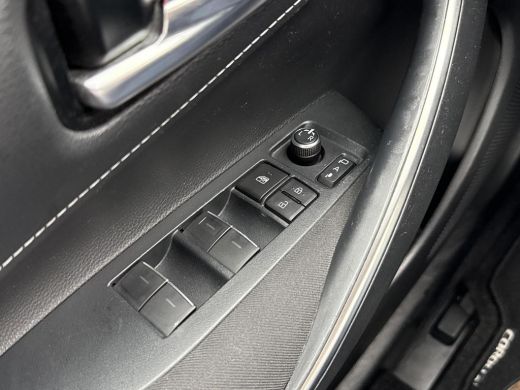 Toyota Corolla Touring Sports 1.8 Hybrid Dynamic *NAVIGATIE/ ADAPTIEF CRUISE CONTROL/ 36 MAANDEN GARANTIE** ActivLease financial lease
