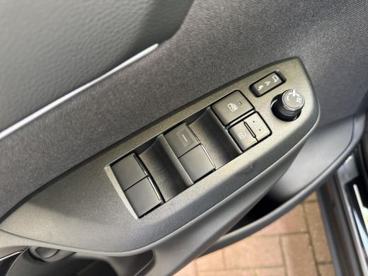 Toyota Yaris Cross 1.5 Hybrid 130 Dynamic | Nieuw | 06-10141018 Voor meer informatie ActivLease financial lease