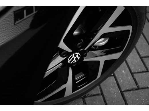 Volkswagen ID.3 Pro Business Inclusief €2000,- inruilvoordeel | Achterlichten LED, luxe uitgevoerd incl. dynamisc... ActivLease financial lease