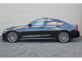 BMW 3 Serie 320e M-Sport Glazen dak / HiFi / 50 Jahre / Camera / M Performance