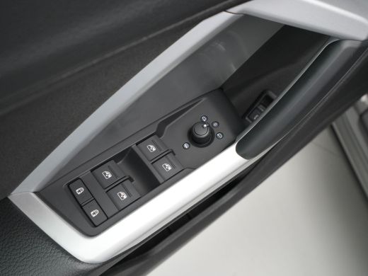 Audi Q3 45 TFSI e 245 pk S-tronic Advanced edition Navigatie Camera DAB Trekhaak 15 ActivLease financial lease