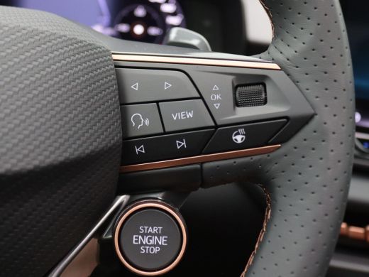 CUPRA Terramar 1.5 TSI e-Hybrid VZ Performance 272PK DSG matrix led, Leder, trekhaak, Sennheiser audio, 360gr. c... ActivLease financial lease