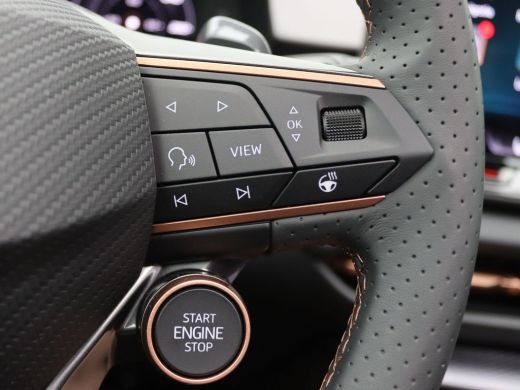 CUPRA Terramar 1.5 TSI e-Hybrid VZ Performance 272PK DSG matrix led, Leder, trekhaak, Sennheiser audio, 360gr. c... ActivLease financial lease