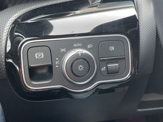 Mercedes-Benz A-Klasse 180 Luxury Line | Facelift | Pano | Ambiente | Camera | CarPlay | LED | Keyless | DAB+ ActivLease financial lease